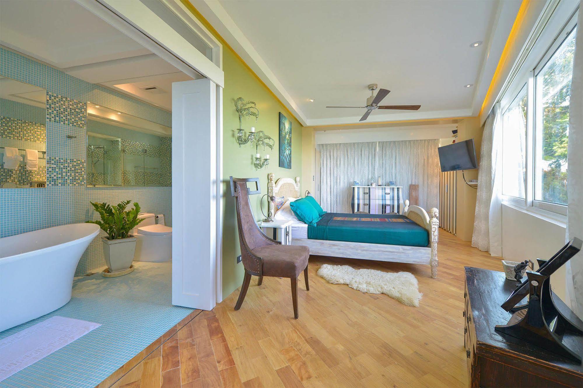 Boracay Karuna Luxury Suites Balabag  Eksteriør bilde